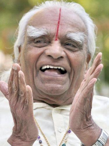 Yogacharya Sri BKS IYENGAR (4)